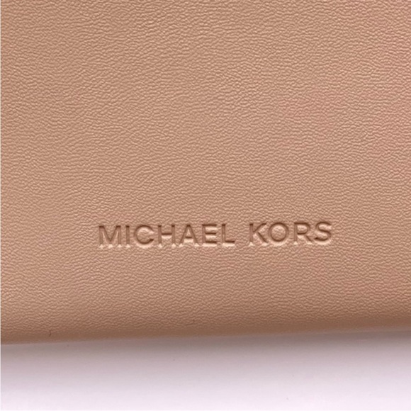Michael Kors Jet Set Travel Wallet
Phone Case Wristlet Natural Multi Color - Picture 10 of 12